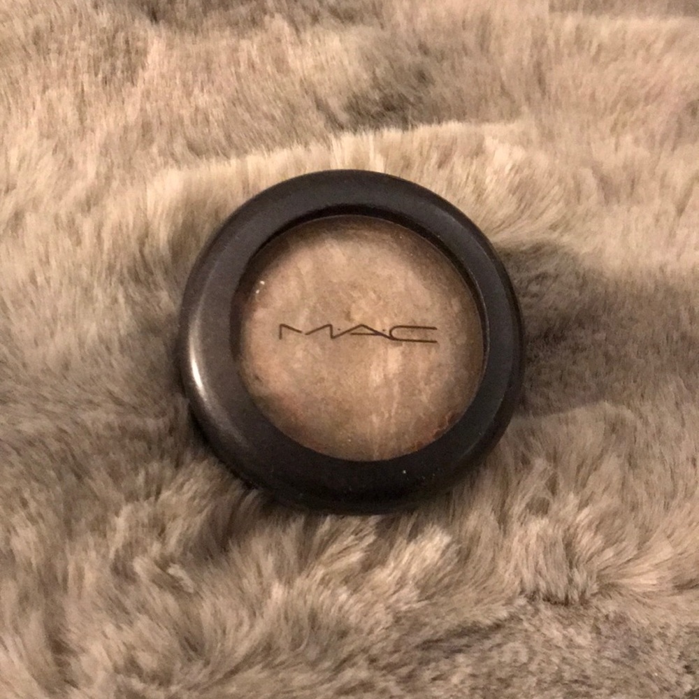 Mac Eyeshadow in Cloudy Afternoon